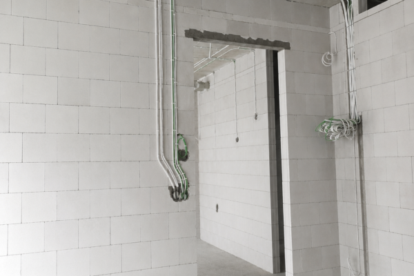 Instalacje elektryczne KNX i DALI w budynku deweloperskim
